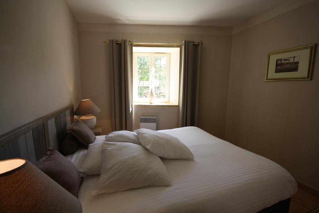 Logis Hotel Restaurant Le Domaine De L'Eau Vive Largentiere Room photo