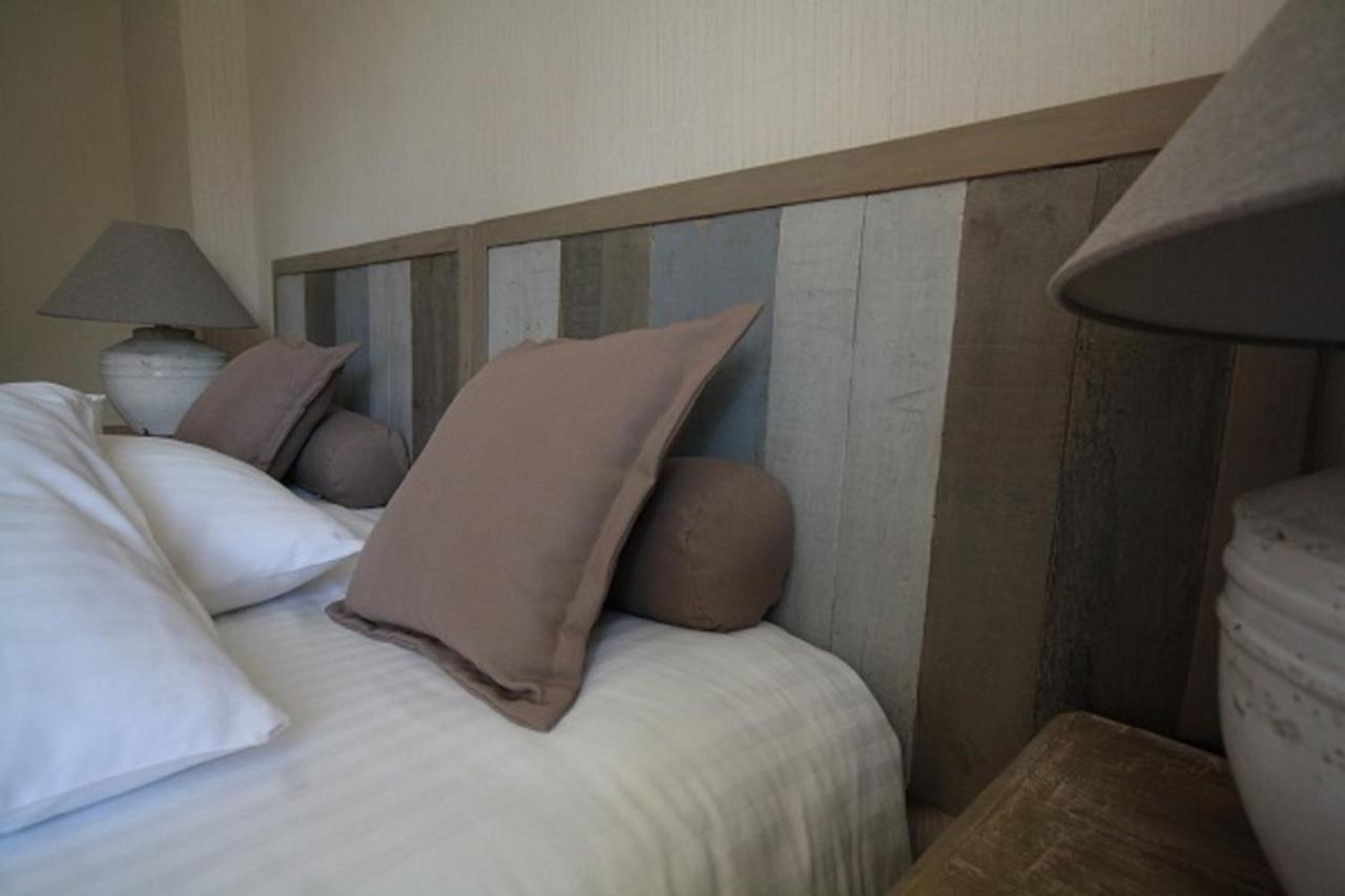Logis Hotel Restaurant Le Domaine De L'Eau Vive Largentiere Room photo